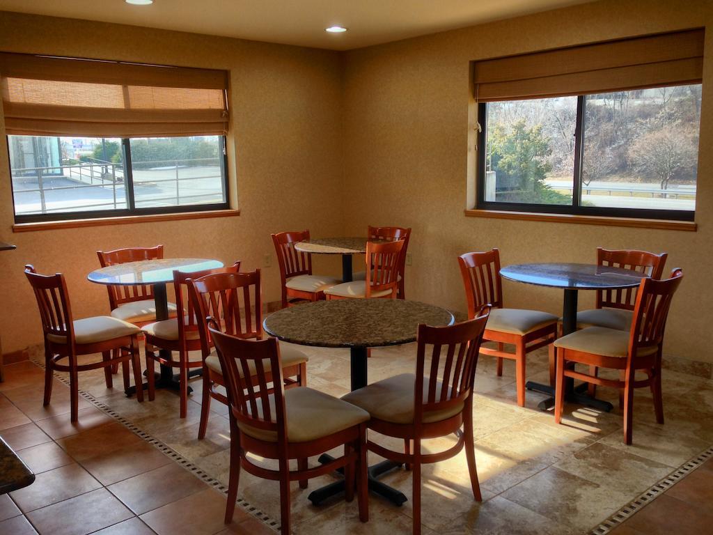 Мотель Super 8 By Wyndham Hagerstown I-70 Екстер'єр фото
